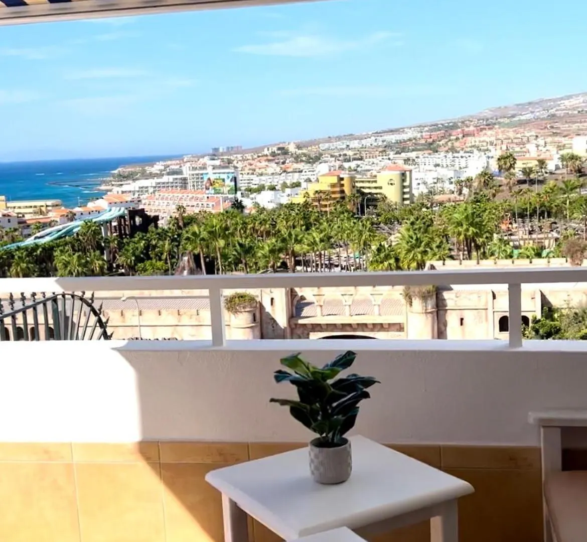 Lovely Sunny Apartment 아데제