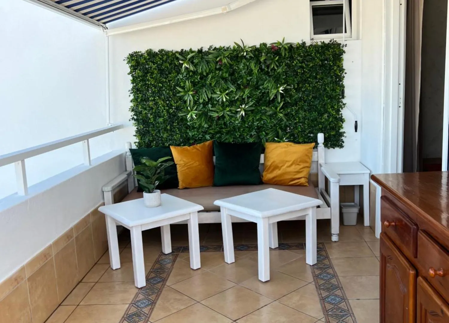 Lovely Sunny Apartment 아데제 0*,