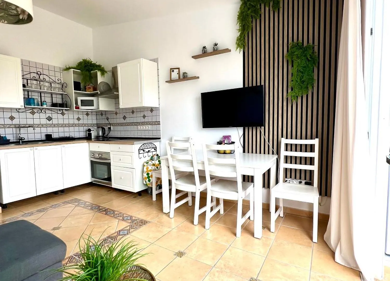 Lovely Sunny Apartment 아데제 0*,  스페인