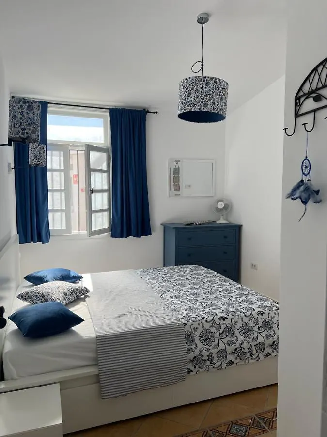 Lovely Sunny Apartment أذيخي